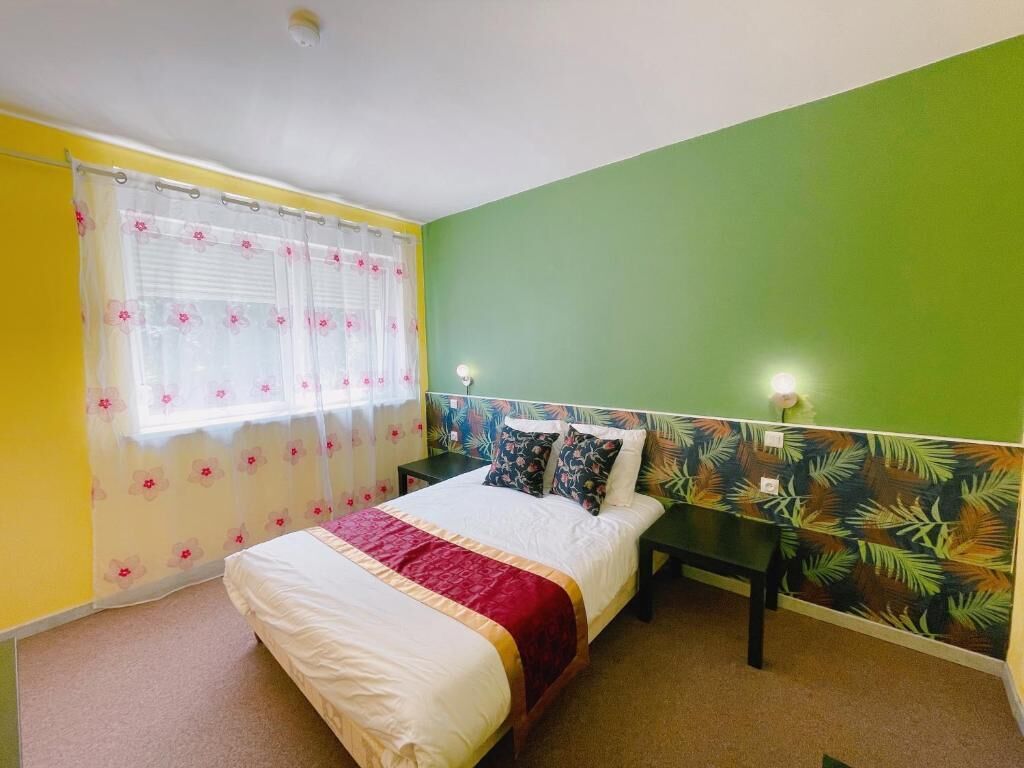 classic double or twin room | desk, soundproofing, free wifi, bed sheets