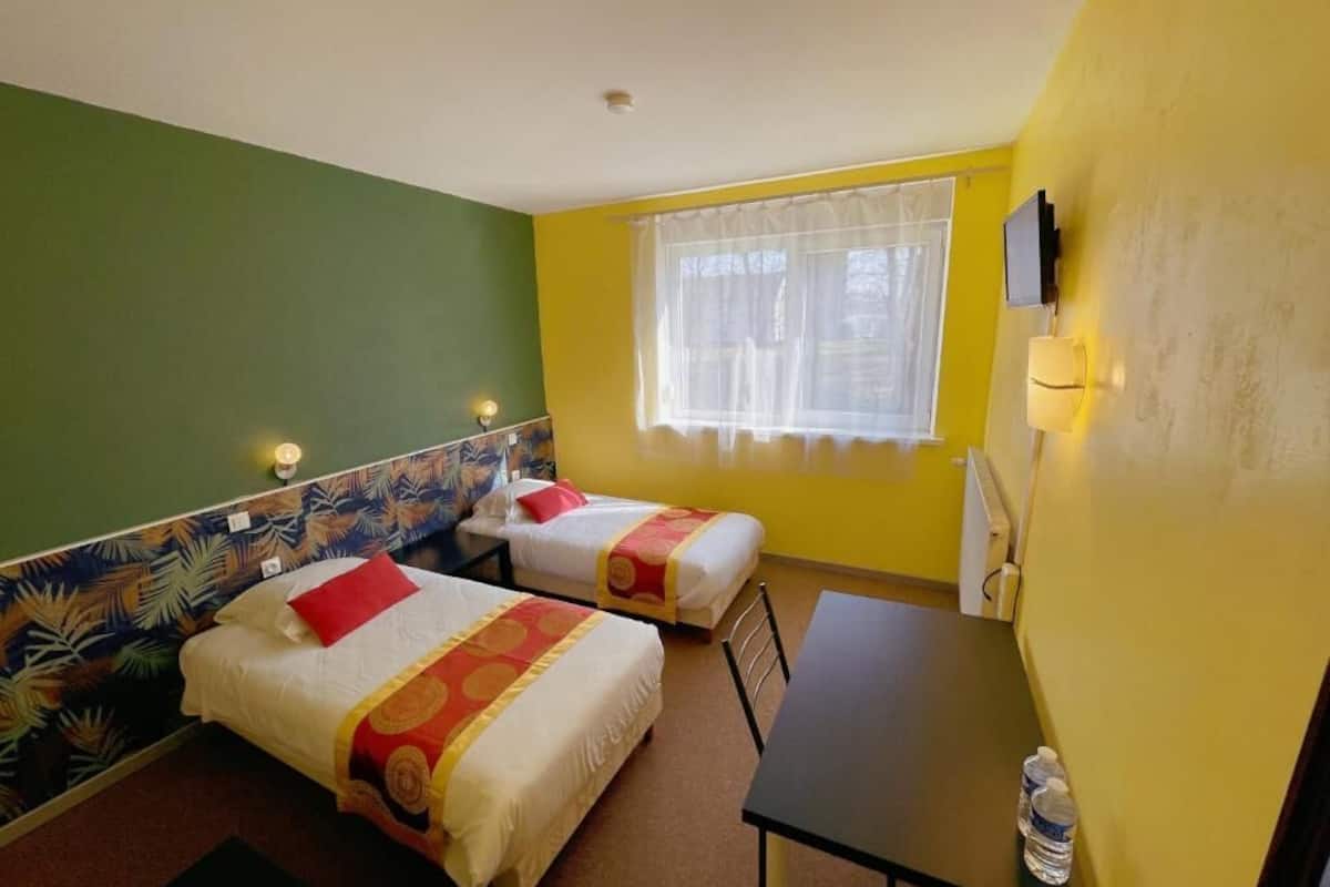 classic double or twin room | desk, soundproofing, free wifi, bed sheets