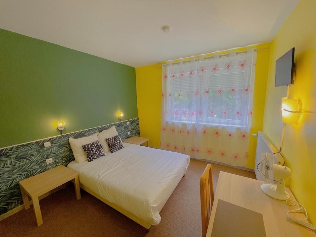 classic double or twin room | desk, soundproofing, free wifi, bed sheets