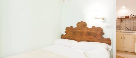 Apartment, 1 Bedroom | 1 bedroom, iron/ironing board, cribs/infant beds, free WiFi