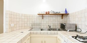 Apartment, 1 Schlafzimmer | Eigene Kochnische | Kühlschrank, Herdplatte, Kochgeschirr/Geschirr/Besteck