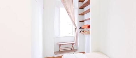 1 bedroom, iron/ironing board, cots/infant beds, free WiFi