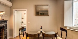 In-room dining - Cappellari 4 Campo de Fiori (Rome)
