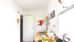 Private kitchen - Modern studio with balcony by Sofacama (Buenos Aires)