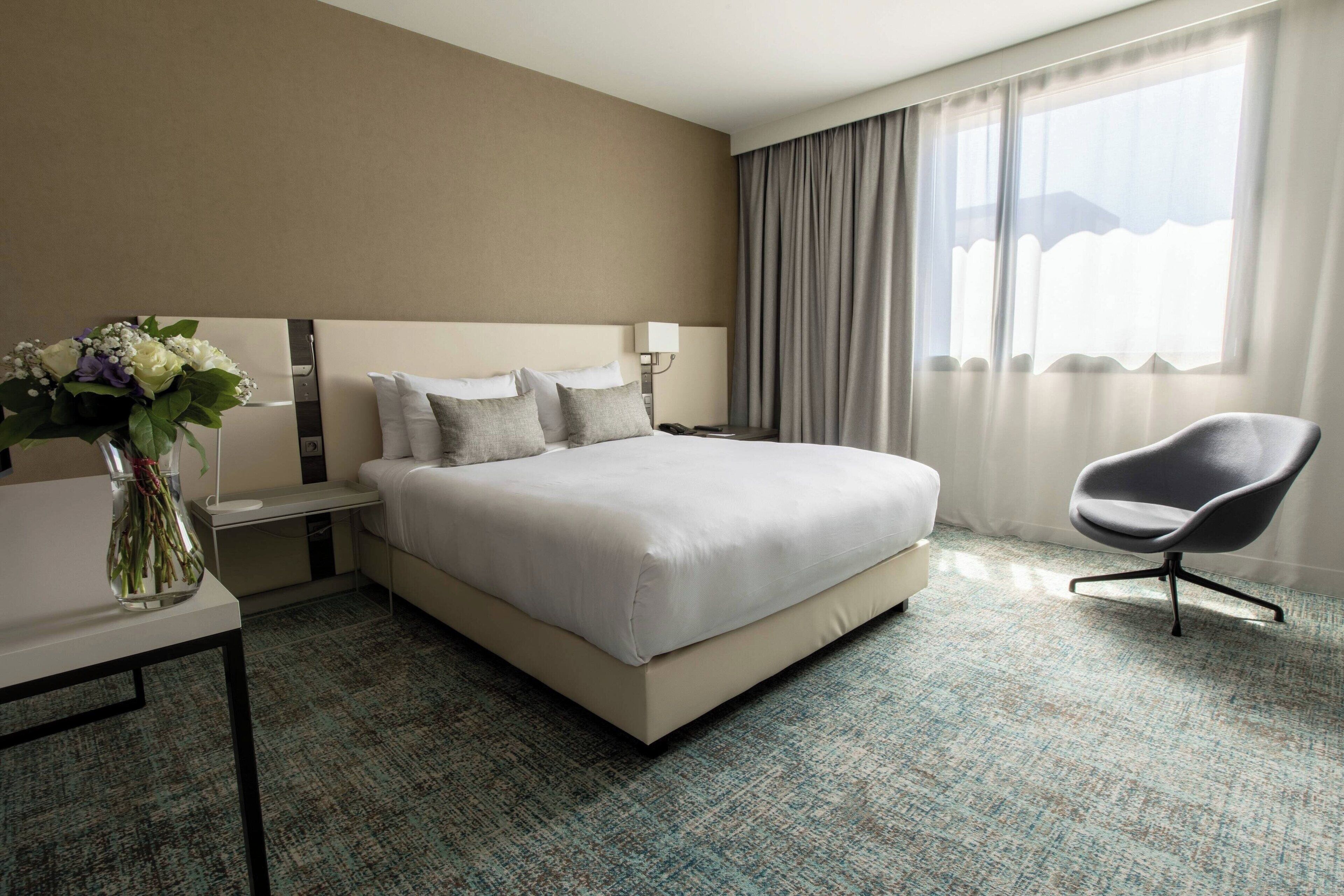 suite, 1 queen bed with sofa bed | premium bedding, pillow-top beds, in-room safe, individually decorated