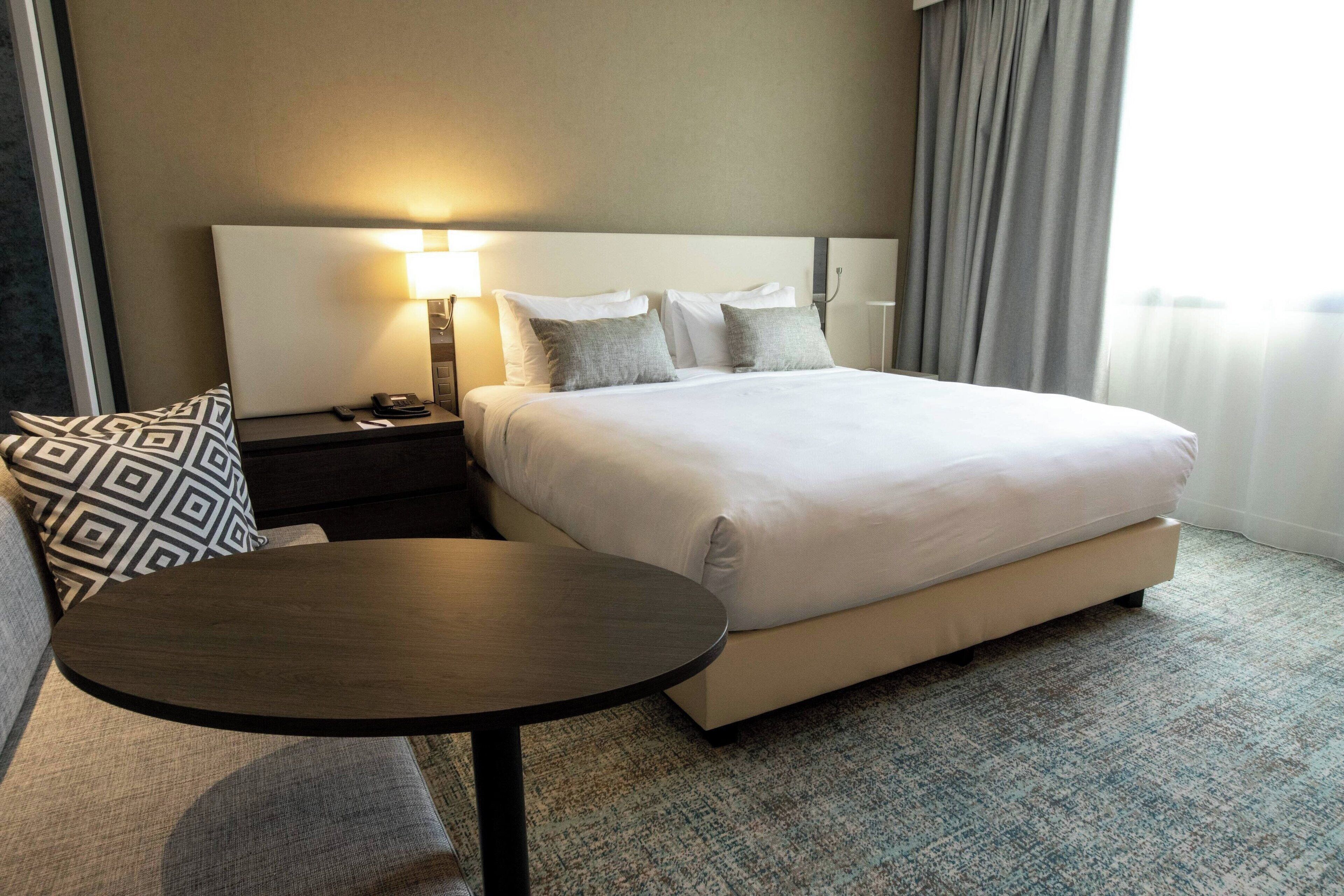 deluxe studio, 1 king bed | premium bedding, pillow-top beds, in-room safe, individually decorated