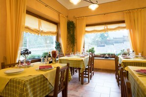 Frokost, lunsj og middag serveres, italienske retter 