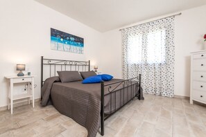 Ameublement unique, bureau, rideaux d’obscurcissement