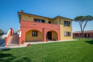 Villa Supérieure, piscine privée, rez-de-chaussée | Terrasse/Patio