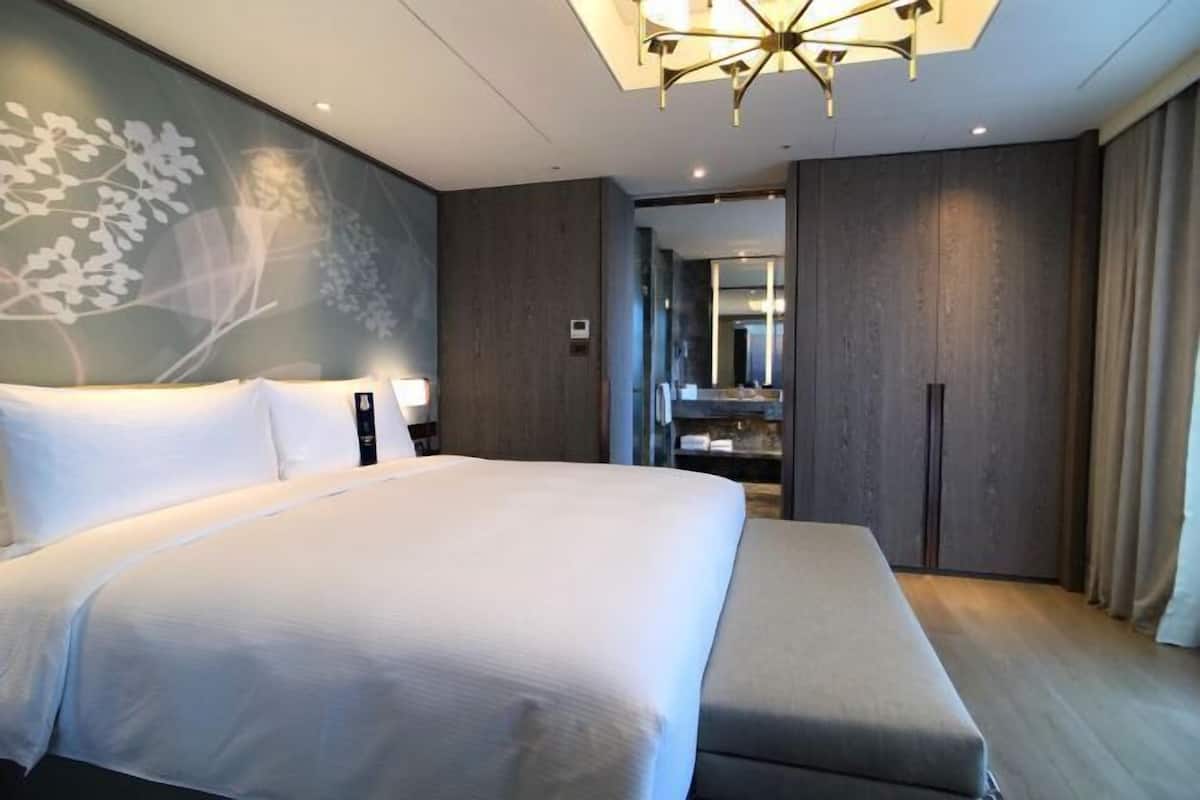 Down duvets, minibar, in-room safe, desk