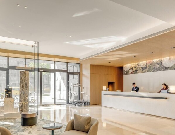 Reception - DoubleTree by Hilton Taipei Zhongshan (Taipei)