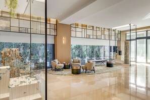 Lobby - DoubleTree by Hilton Taipei Zhongshan (Taipei)