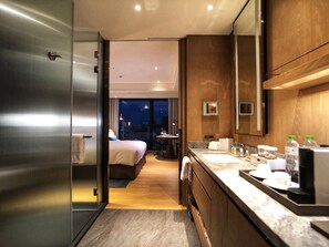 Room, 1 King Bed, Balcony, Corner | Down comforters, minibar, in-room safe, desk - DoubleTree by Hilton Taipei Zhongshan (Taipei)