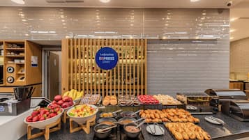 Free daily buffet breakfast
