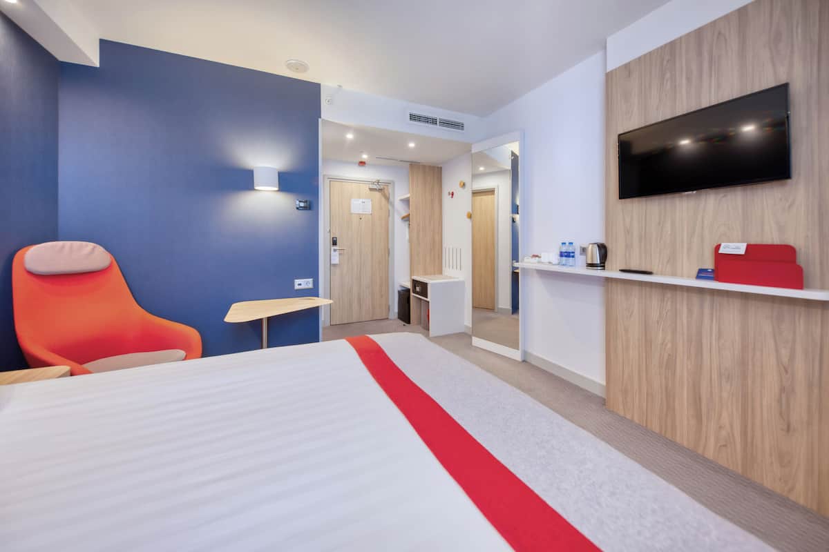 1 bedroom, hypo-allergenic bedding, Select Comfort beds, in-room safe