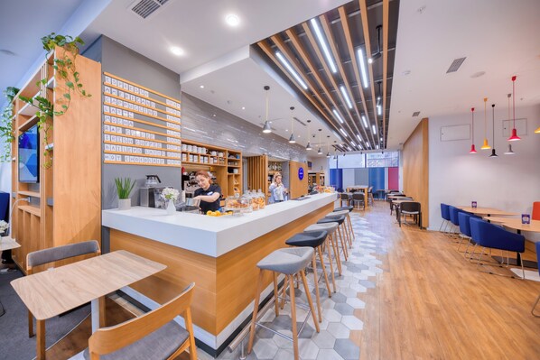 Serves lunch and dinner - Holiday Inn Express Yerevan by IHG (Yerevan)