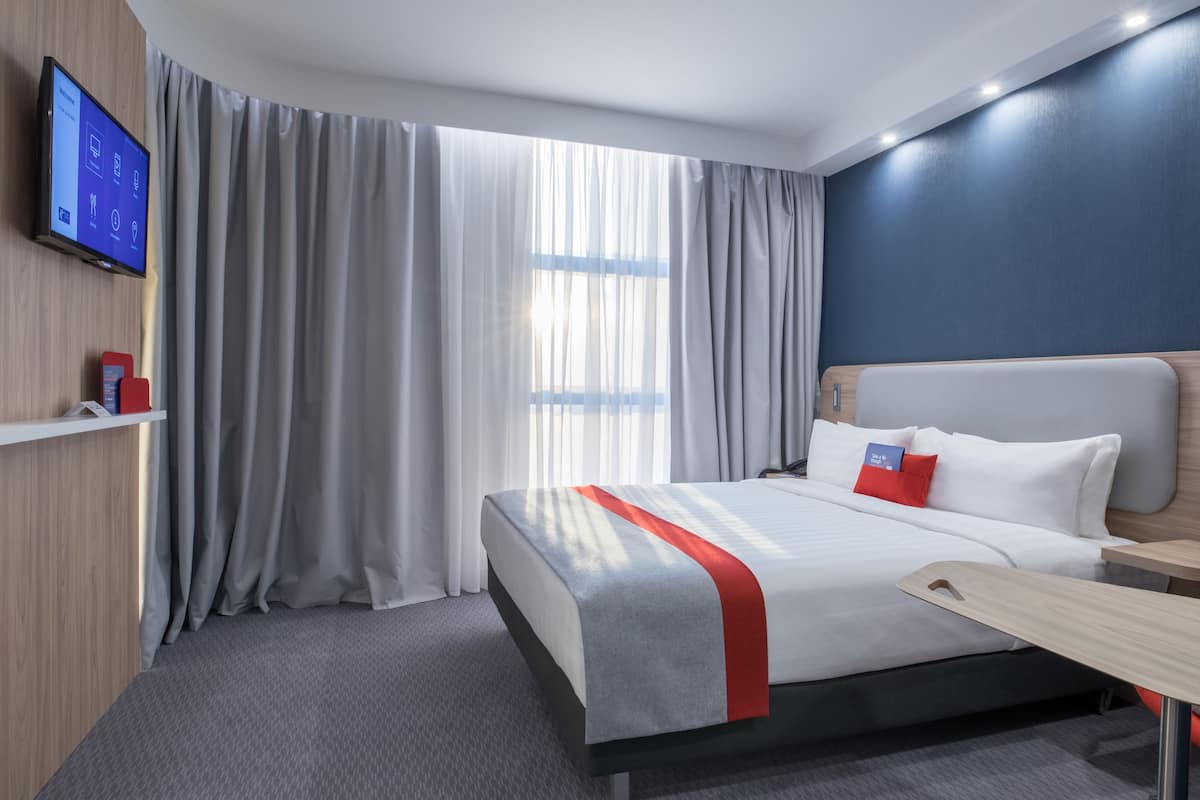 1 bedroom, hypo-allergenic bedding, Select Comfort beds, in-room safe