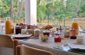Gratis kontinental frukost varje dag 