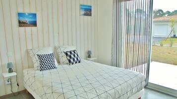 Doppelzimmer | Schreibtisch, laptopgeeigneter Arbeitsplatz, Bügeleisen/Bügelbrett