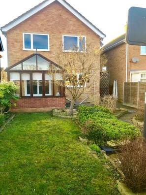 Exterior - Bamburgh Drive Holiday Home (Bedford)