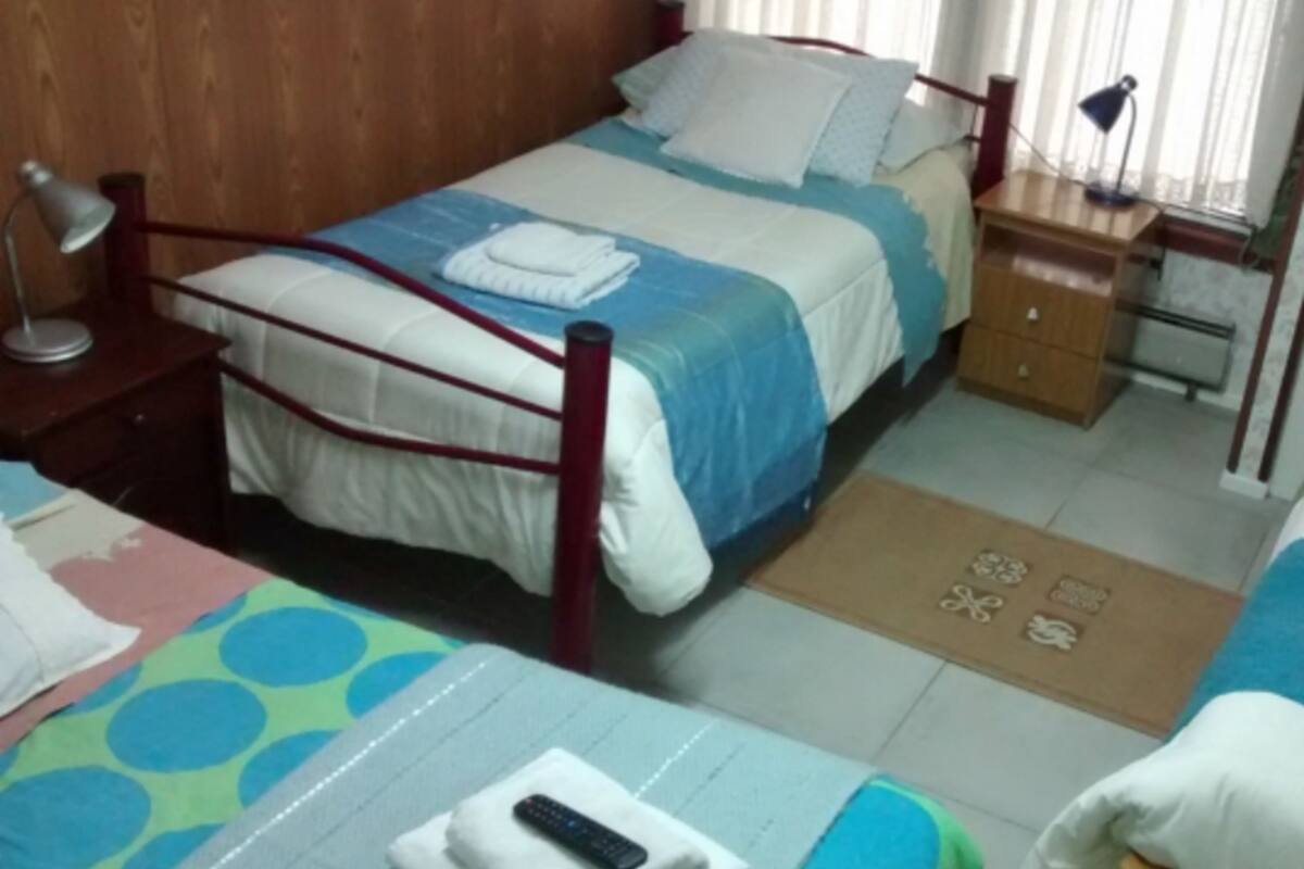 Habitación cuádruple estándar, varias camas, para no fumadores, baño compartido | Wifi gratis y ropa de cama