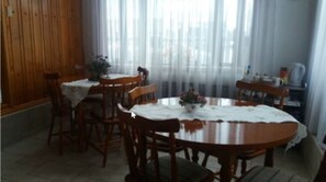 Free daily continental breakfast  - Karol Hostal B&B (Punta Arenas)