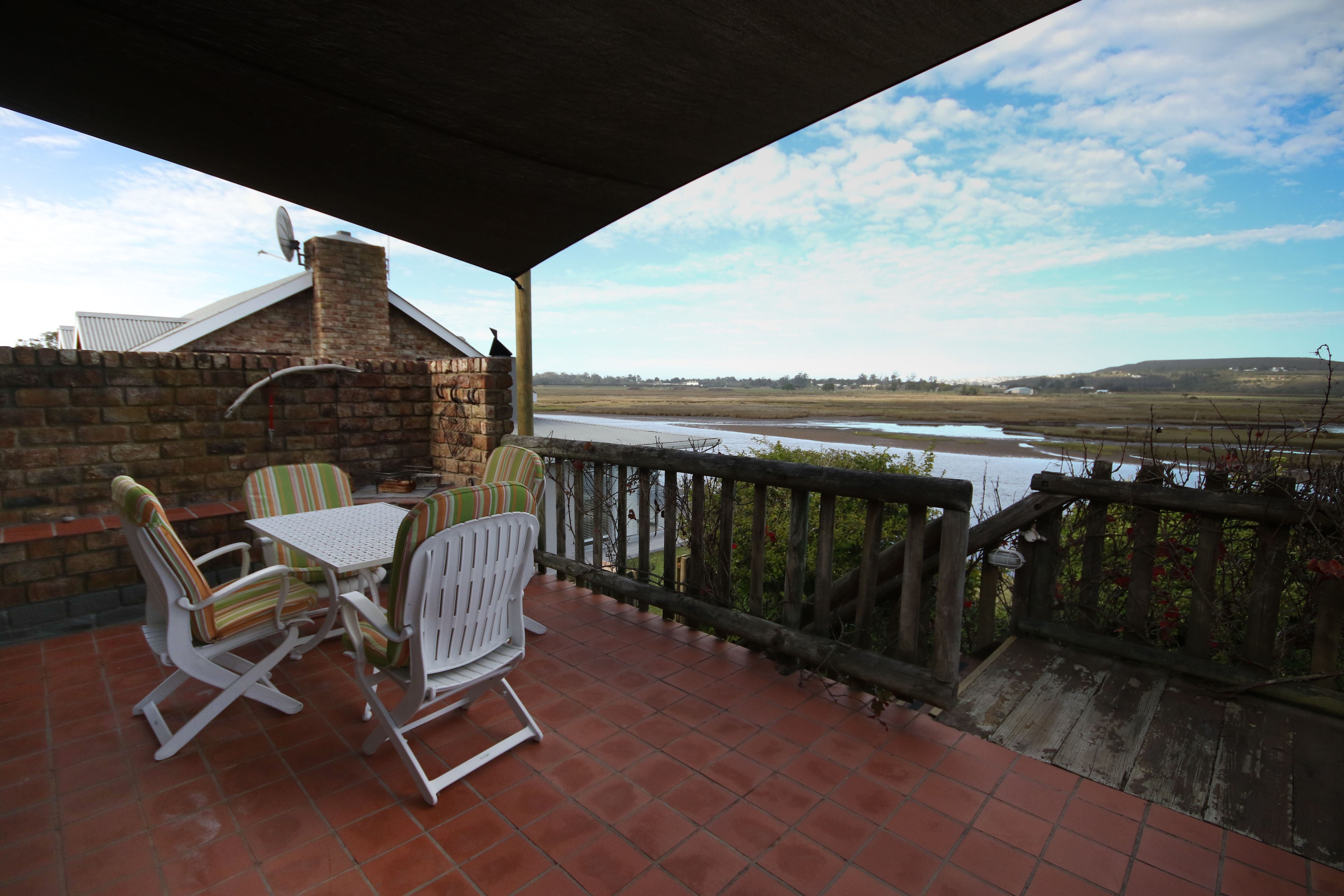 Apartemen Keluarga, 2 kamar tidur, pemandangan danau (The Loft) | Teras/patio