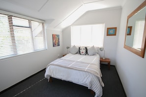 Departamento familiar, 2 habitaciones, vista al lago (The Loft) | Decoración personalizada, muebles diferentes y wifi gratis 