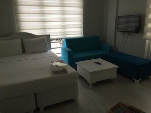 Family Apartment | Blackout curtains, soundproofing, iron/ironing board, free WiFi