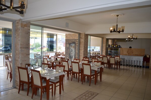 Se sirven desayunos, comidas y cenas