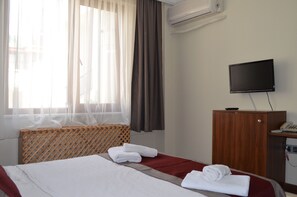 Habitación doble estándar, vista a la ciudad | Servicios de la habitación