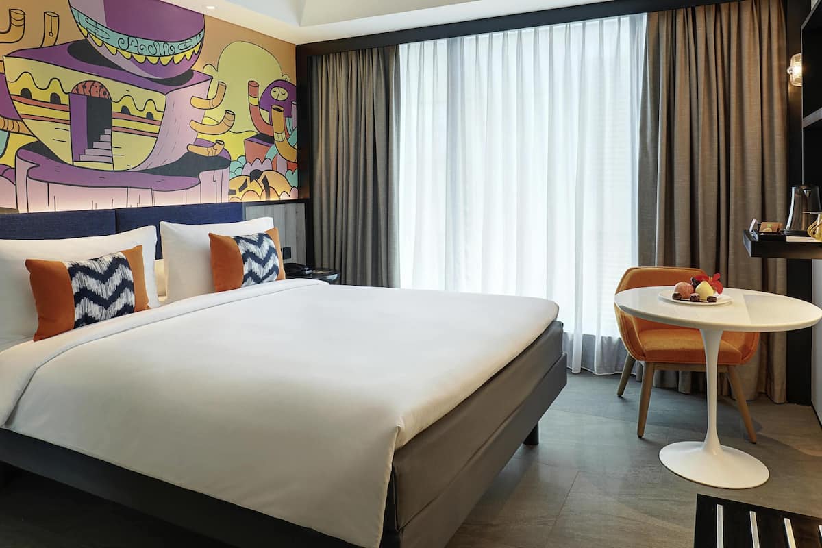 Superior Room, 1 Katil Ratu (Queen) | Bar mini, peti besi dalam bilik, meja, kalis bunyi