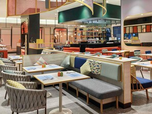 Breakfast, lunch and dinner served - ibis Styles Jakarta Tanah Abang (Jakarta)