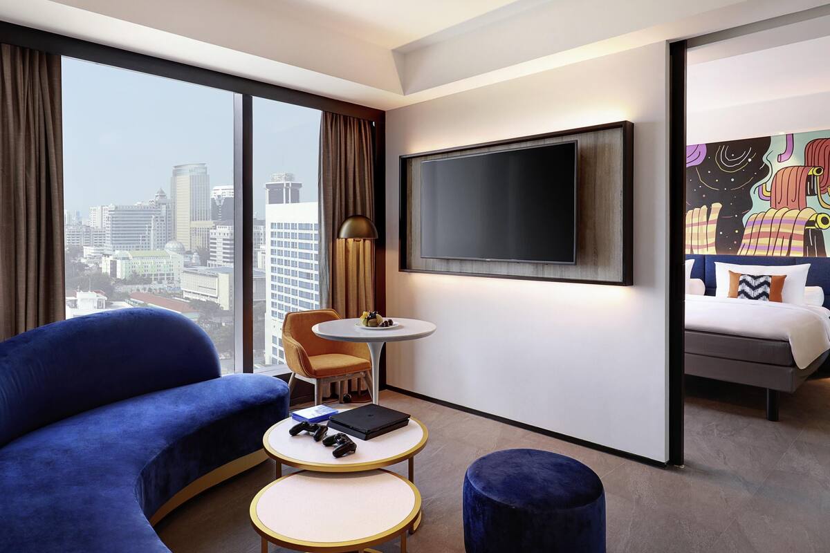 Habitación familiar, 1 cama de matrimonio grande | Minibar, caja fuerte, escritorio y sistema de insonorización