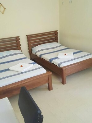 ห้องอีโคโนมีทวิน, เตียงใหญ่ 1 เตียง, ปลอดบุหรี่ | ตู้นิรภัยในห้องพัก, ผ้าม่านกันแสง, ห้องเก็บเสียง, Wi-Fi ฟรี