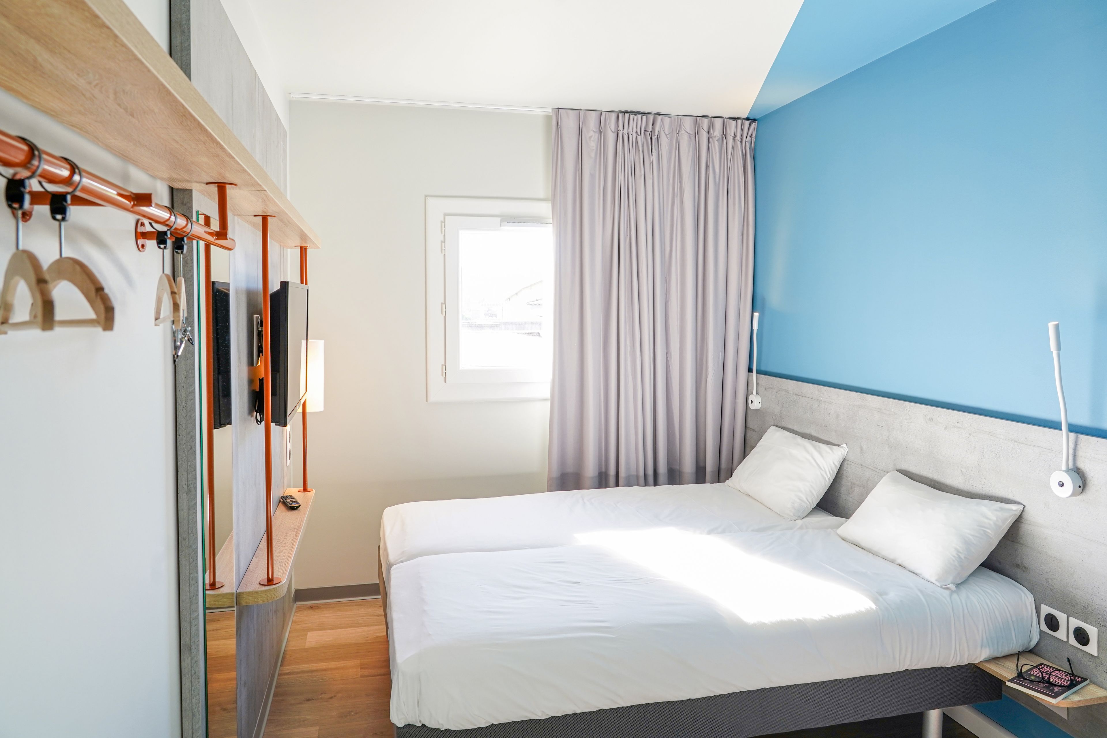 Twin Room, 2 Twin Beds | Desk, soundproofing, free WiFi, bed sheets