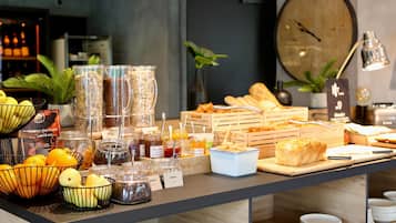 Desayuno buffet diario (EUR 8.90 por persona)