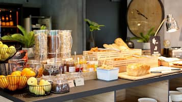 Desayuno buffet todos los días (con cargo)