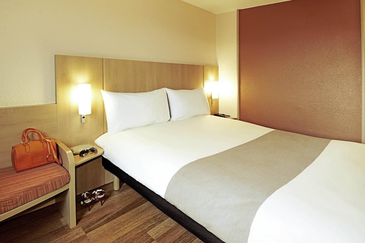 Habitación doble | Escritorio, sistema de insonorización, wifi gratis y ropa de cama