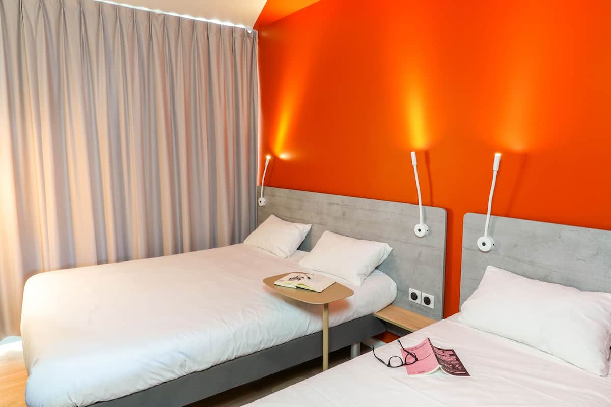 Triple Room, 3 Twin Beds | Desk, soundproofing, free WiFi, bed sheets