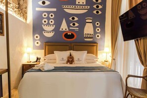 Room, 1 King Bed, Non Smoking | Premium bedding, minibar, in-room safe, blackout drapes