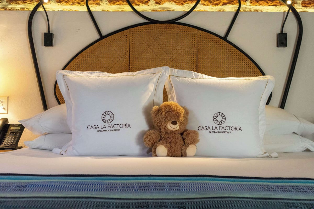 Room, 1 Queen Bed, Non Smoking | Premium bedding, minibar, in-room safe, blackout drapes