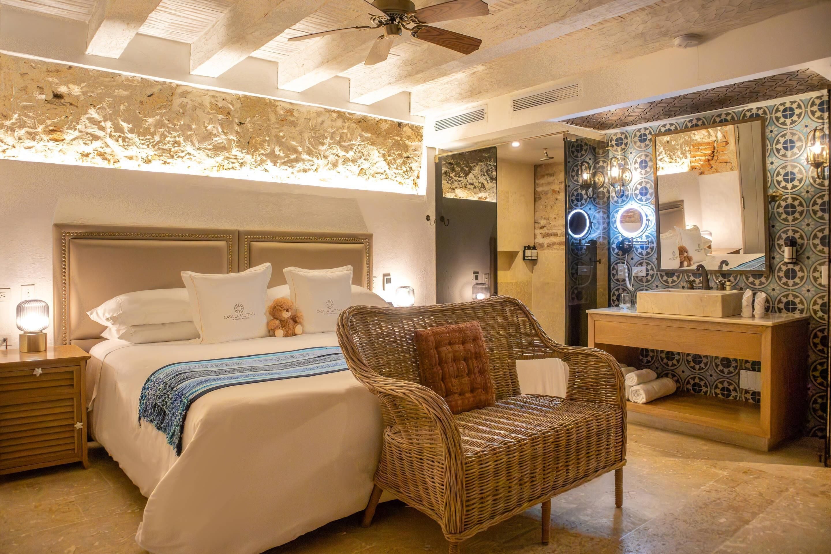 Chambre, 1 très grand lit, non-fumeur, vue sur la piscine | Literie de qualité, minibar, coffre-fort pour ordinateur portable