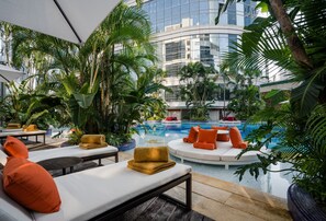 Indoor pool, seasonal outdoor pool -  Jumeirah Living Guangzhou (Guangzhou)