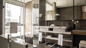 Habitación Deluxe, 3 habitaciones (Residence Contemporary) | Baño | Bañera y ducha independientes y bañera de hidromasaje