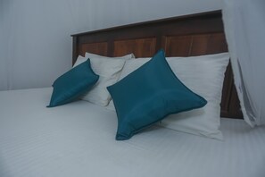 2 bedrooms, Egyptian cotton sheets, premium bedding, down duvets - Saku Residence (Unawatuna)