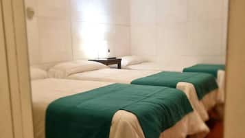 ميني بار وخزنة داخل الغرفة وواي فاي مجانًا وملاءات أسرّة