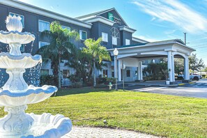 Property grounds - Holiday Inn Express and Suites in Cocoa (Cocoa)