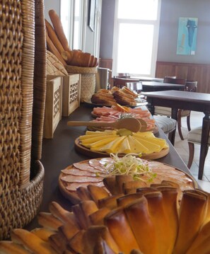Free daily buffet breakfast