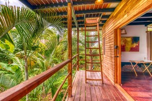 Casa Deluxe, balcón, vista a la montaña | Vista al jardín
